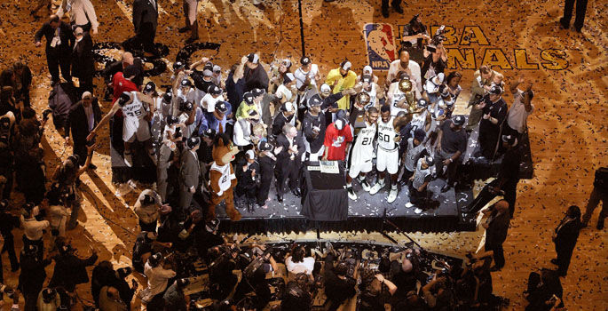 NBA编年史(2002-03):姚明来了! <a href=/lanqiu_jingcai/spurs/ target=_blank class=infotextkey>马刺</a>复仇<a href=/lanqiu_jingcai/lakers/ target=_blank class=infotextkey>湖人</a>