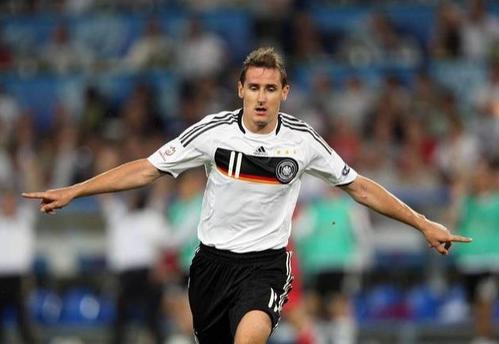 克洛泽更是世界杯历史进球最多的球员,打入16粒进球