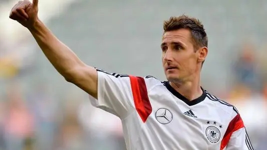 目前克洛泽开启执教生涯,期待克洛泽执教的精彩表现