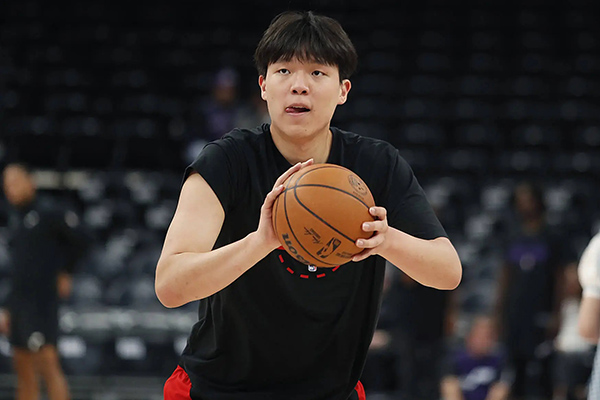 从下放至召回仅5天!杨瀚森跨城奔袭驰援开拓者迎战灰熊