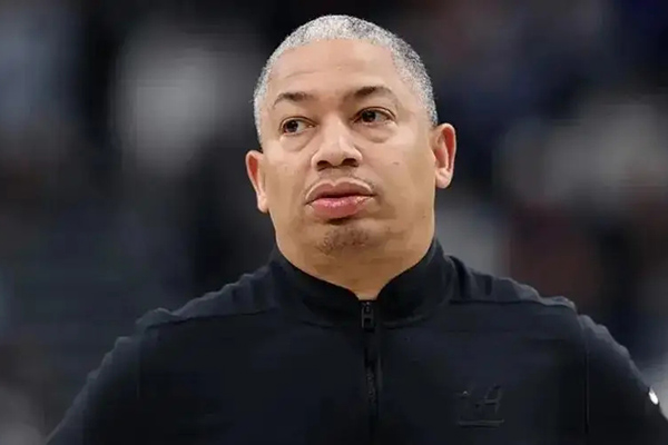 快船沦为笑谈:惨败背后的多重危机