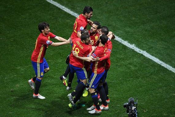 西班牙阵容实力强大,在当时比得上任何欧洲豪门球队